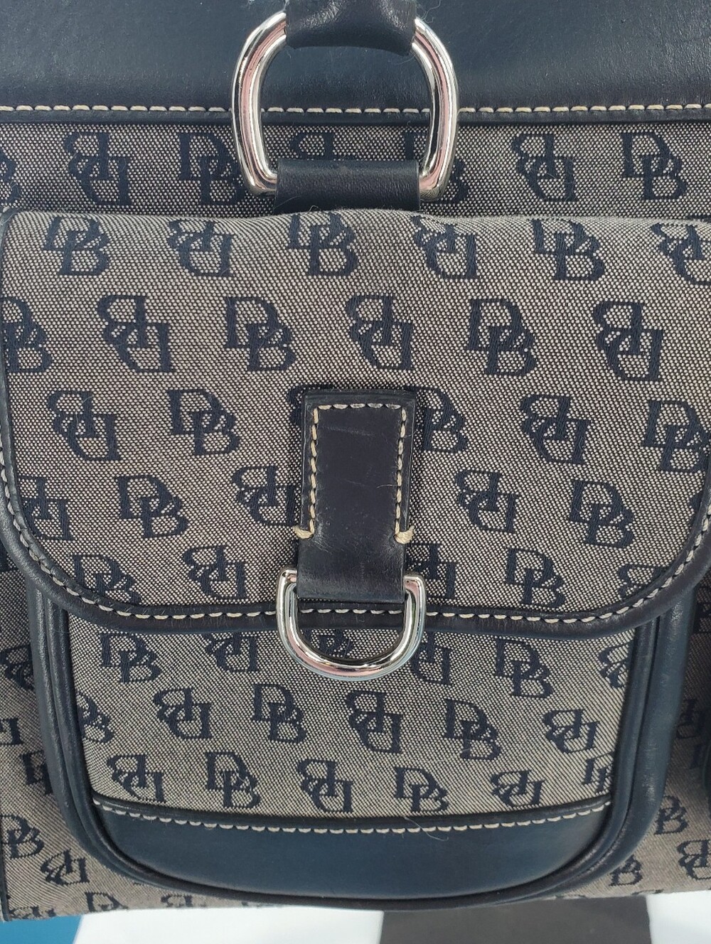 Dooney & Bourke two pocket shoulder bag - Picture 3 of 16